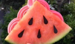 焦作网红吃瓜,趣味横生引网友热议