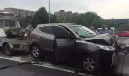 郑州爆料车祸新闻最新消息,多车相撞，现场情况紧急！