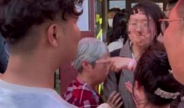 女子插队爆料事件视频播放,女子插队事件视频播放引发热议