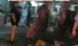 爆料唐山打人视频,监控视频揭露惊人打人场面