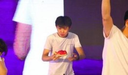 华鑫朱冰楚爆料曲曲视频,揭秘背后惊人真相