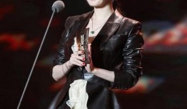 杨幂上台领奖爆料视频,精彩瞬间引热议