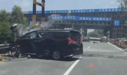 郑州爆料车祸新闻最新消息,多车相撞，现场情况紧急！